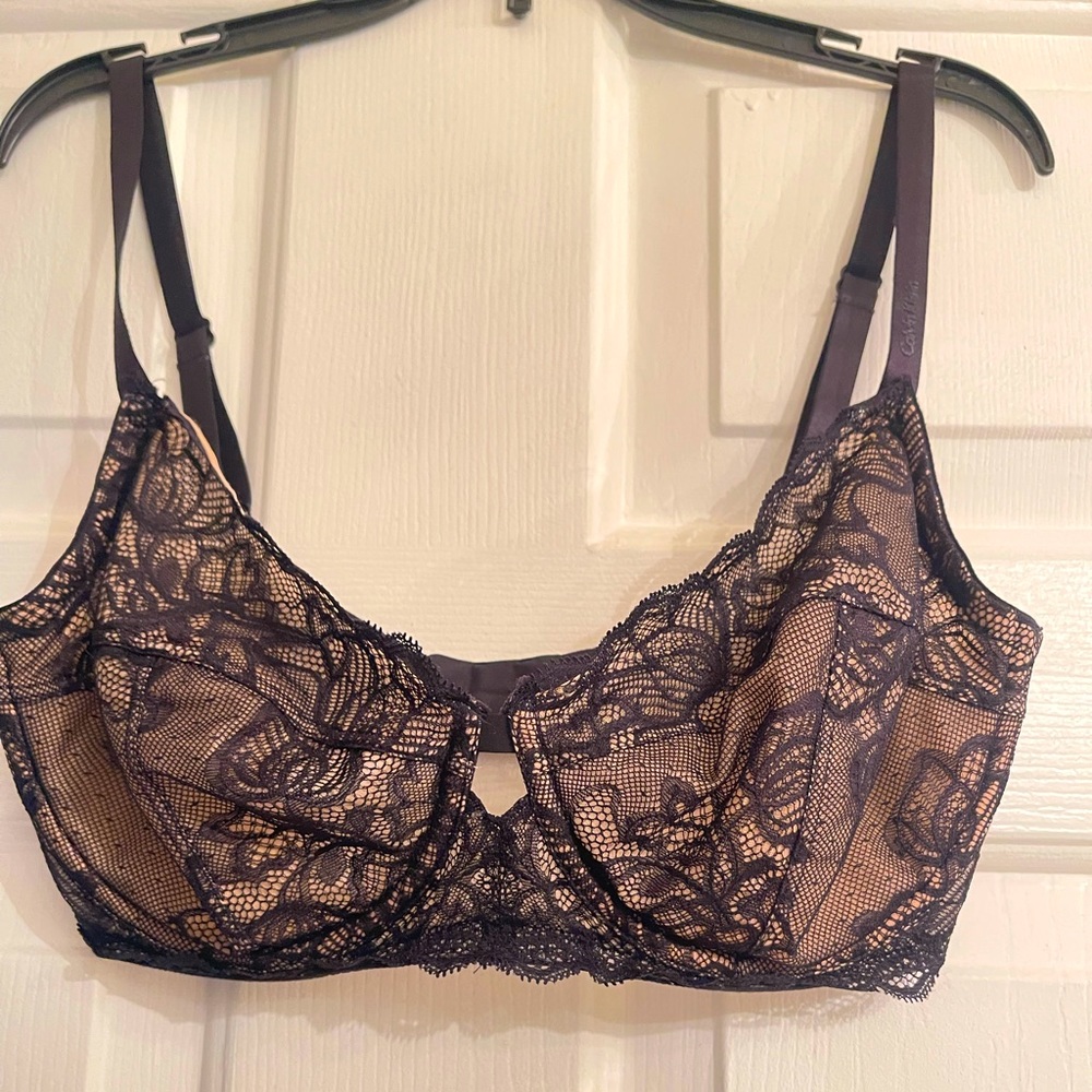 Calvin Klein Women's Seductive Comfort Unlined Lace Bra - Picture 3 of 15